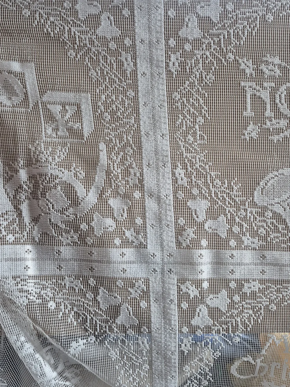 Embroidered 'Merry Christmas' Joy, noel, etc. White Lace material 119x61